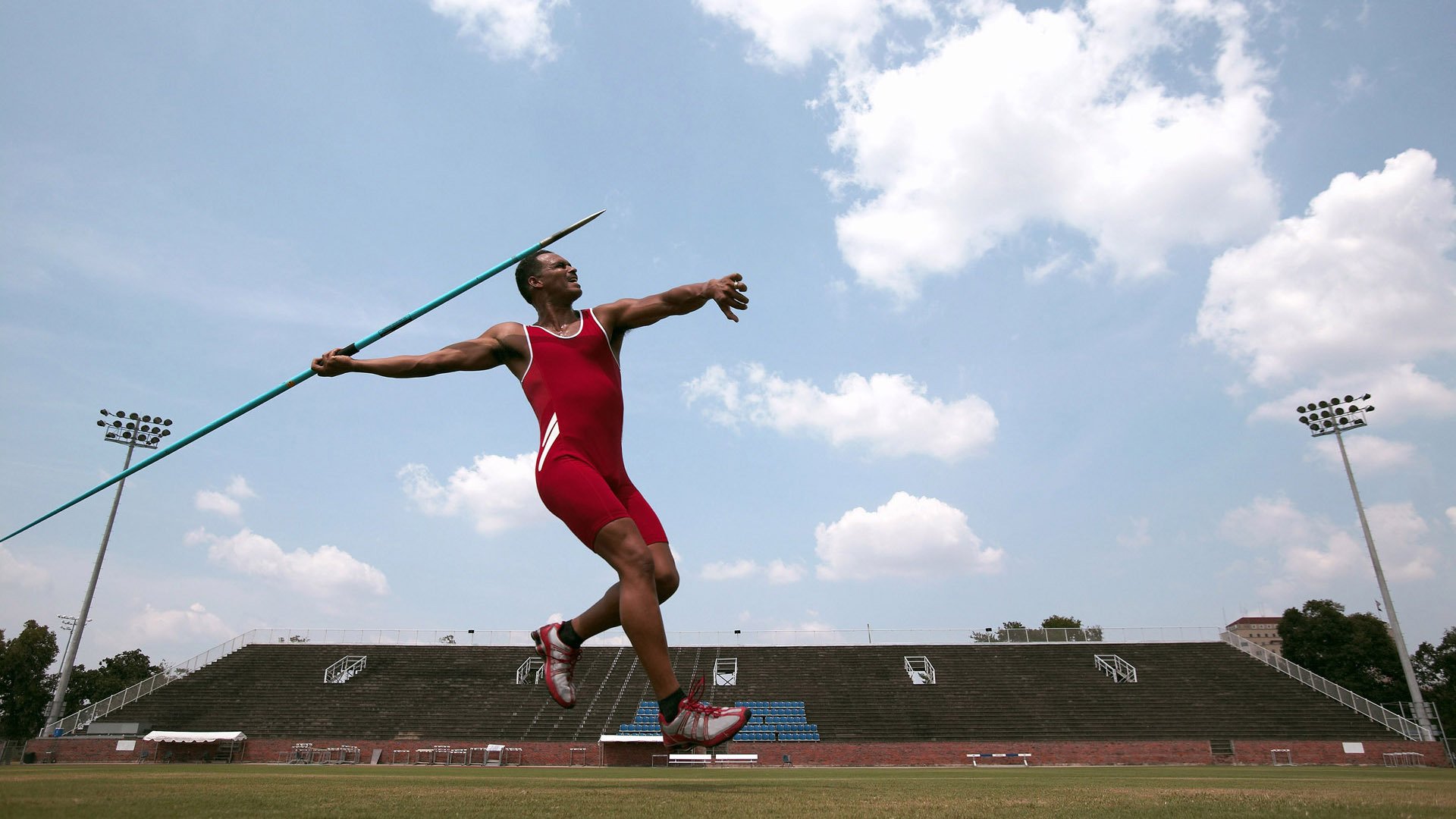 世界攀岩锦标赛决赛中国队斩获首金，世界攀岩日
